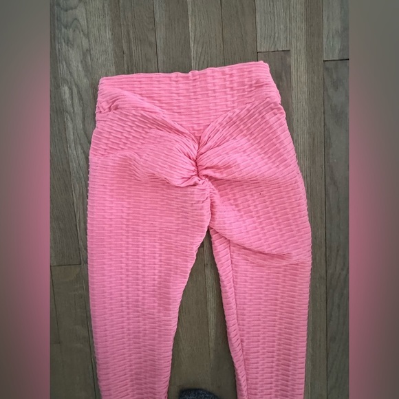 Baby pink textured cinched viral leggings size small - Picture 7 of 7